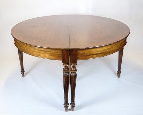 Antique Round Dining Table - Hand Polished Mahogany - Round Legs With Grooves - 
Incl. 5 Extension Leaves - 1820s
Great condition
