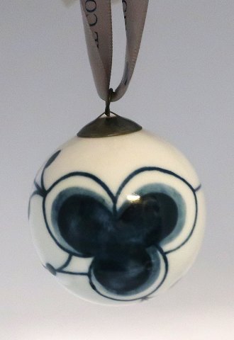 Royal Copenhagen. Blå mega kugle. 5,5 cm. No.5