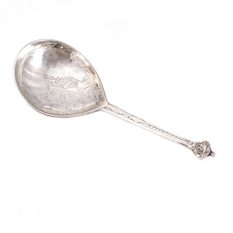 Mid 17th century Norwegian silver spoon by 
Christopher Lauritzen, Tønsberg, Norway, circa 
1640-50. L: 14,5cm
