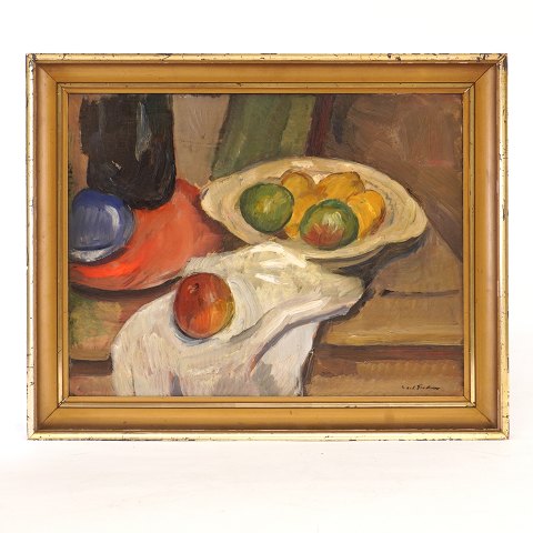 Carl Fischer, 1887-1962, oil on canvas. Stillife. 
Signed. Visible size: 36x47cm. With frame: 45x56cm