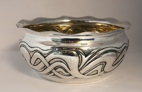 P. Hertz. Large silver bowl (830). Height 11 cm. Diameter 25 cm. Produced 1904.
