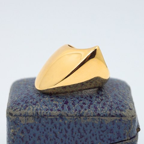 Nanna Ditzel for Georg Jensen; Ring in 18k gold