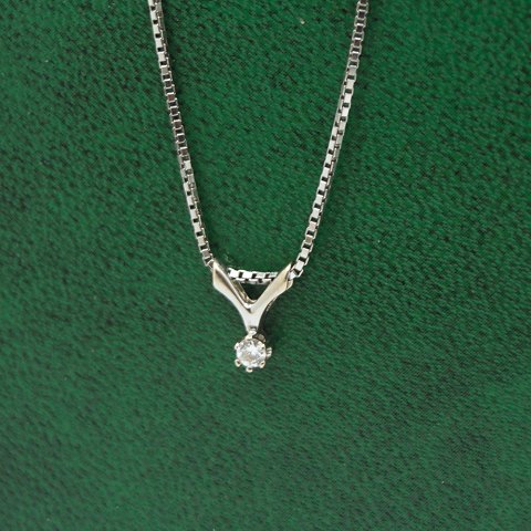 Necklace in 14k white gold with diamond