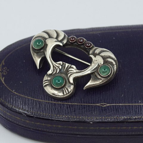 Mogens Ballin; Art Nouveau brooch in silver set with garnets and chrysoprase