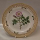 Kongelig Dansk Porcelæn Flora Danica
20-3554 Rosa Canina L. Fad til lille rund frugtkurv, flad tallerken med 
gennemskåret bort 23 cm