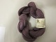 Kidmohair - 2-zweidrähtig
Kidmohair/Kidmohär ist ein Naturprodukt von der 
höchsten Qualität von den Angoraziegen aus Süd 
Afrika
Diese Farbe ist: Trauben-farbe, Farbenr. 2004
Knäuel mit 50 Gramm