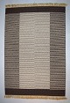 Svängsta hårgarn "Epok" large rug with geometric pattern in brown design.