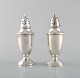 Towle, American silversmiths. A pair of sugar castors in sterling silver. Late 
19th century.
