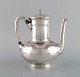 Tiffany & Company (New York). Coffee pot in sterling silver. Classicist style, 
late 19th century.
