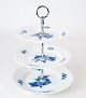 Three part cake centerpiece in Blue Flower, no.: 10/8092, by Royal Copenhagen.
5000m2 showroom.