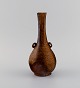 L'Art præsenterer: Takahara Satoshi &#39640;&#21407;&#25935; (1934-2011), japan. Unika Bizen vase i stentøj med ...