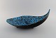 L'Art præsenterer: Stor freeform skål i glaseret keramik. Smuk glasur i azurblå nuancer. Frankrig, 1960'erne.