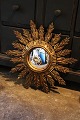 Decorative, old French sun mirror in gilded wood with a very fine patina. Dia.: 
49cm...
