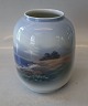 140-2-94 Lyngby 
Vase landskab 
ved hav  16.5 
cm Lyngbyvase