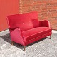 Sofa 2 pers
Rød velour
129 cm