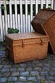 Old French linen wicker basket with lid and handle...