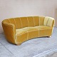 Sofa i 
bananform
3 pers
karrygul
196 cm