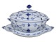 Blue Fluted Plain
Lidded gravy boat