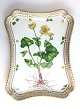 Royal Copenhagen, Flora Danica. Firkantet fad. Design #3565. Længde 28 cm. 
Bredde 22 cm. (1 sortering). Caltha palustris L