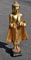 Stående Buddha 
i forgyldt træ, 
20. årh. 
Thailand.
