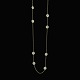 Bestik.dk præsenterer: Georg Jensen Marguerit / Daisy Sautoir i forgyldt sterlingsølv med hvid emalje. 98 cm.