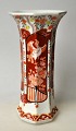 Pegasus – Kunst 
- Antik - 
Design 
präsentiert: 
Achteckige 
Imari-Vase aus 
Porzellan, 19. 
Jahrhundert. 
Japan.