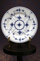 K&Co. 
præsenterer: 

Antik 
Musselmalet 
tallerken Dia.: 
19cm. med 
stempel fra 
1850-70...