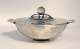 Georg Jensen. 
Sterling (925). 
Skål med låg. 
Design: ...