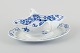 Meissen, 
Tyskland. 
Løgmønstret 
porcelæns 
saucekande med 
...