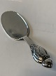 Evald Nielsen No. 6 Silver Serving spatula
Danish Silver cutlery
Length 16.7 cm