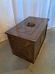 Pengeskabskiste 
Kr. 2200,-