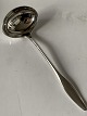 Gravy spoon Kongelys Silver
Slagelse silver
Length 18.5 cm.