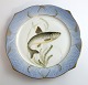 Royal Copenhagen. Fiskestel No.19. Model 3002. Diameter 22,5 cm. Salmo cæcifer. 
Produceret før 1923. (1 sortering)