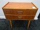 Entre kommode i 
teak 
Kr. 950,-