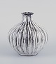 L'Art presents: 
Svend 
Hammershøi for 
Kähler.
Ceramic vase 
in black-grey 
double glaze.