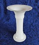 Holmegaard glaskunst. Vase/lysestage i mælkehvidt glas 18,5cm.