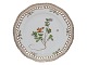 Antik K 
præsenterer: 
Flora 
Danica
Frokosttallerken 
med gennembrudt 
kant 23 cm. 
#3554