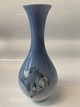 Lyngby vase med blomstermotiv
Højde 13 cm
