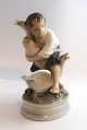 Royal 
Copenhagen. 
Porcelænsfigur. 
Gåsetyven. 
Model 2139. ...