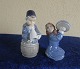 Royal 
Copenhagen 
figurer nr. 
3677 Pige med 
grydelåg og ...