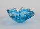 L'Art 
præsenterer: 
Archimede 
Seguso for 
Murano, 
Italien. Skål i 
azurblå 
kunstglas med 
klar kant.