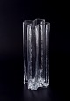 L'Art 
præsenterer: 
Efter 
Bodil Kjær for 
Holmegaard. 
"Kryds" vase i 
klart 
kunstglas.