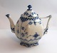 Lundin Antique 
præsenterer: 
Royal 
Copenhagen. 
Musselmalet, 
Helblonde. 
Tekande. Model 
1117. Højde 16 
cm. (1 ...