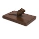Aabenraa 
Antikvitetshandel 
präsentiert: 
Vilhelm 
Bissen, 
1836-1913, 
Bronzenfigur in 
Form von einer 
Maus. ...