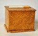 Russisk cigaret 
skrin i 
birketræs rod, 
ca. 1900.