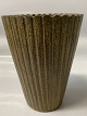 Arne Bang keramik
Vase med riller
Højde 12,5 cm.