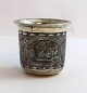 Rusland. Lille 
sølv bæger med 
niello (84). 
Højde 5 cm. ...