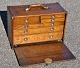 American 
toolbox in 
polished oak, 
New York, 1922.