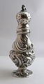 Lundin Antique 
præsenterer: 
Michelsen. 
Sølv 
sukkerstrøbøsse 
(830). Højde 24 
cm. Produceret 
1897. Meget god 
...