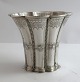 Lundin Antique 
præsenterer: 
Svend 
Toxværd. 
Sterling 
Margrethebæger 
(925). Højde 
9,5 cm.